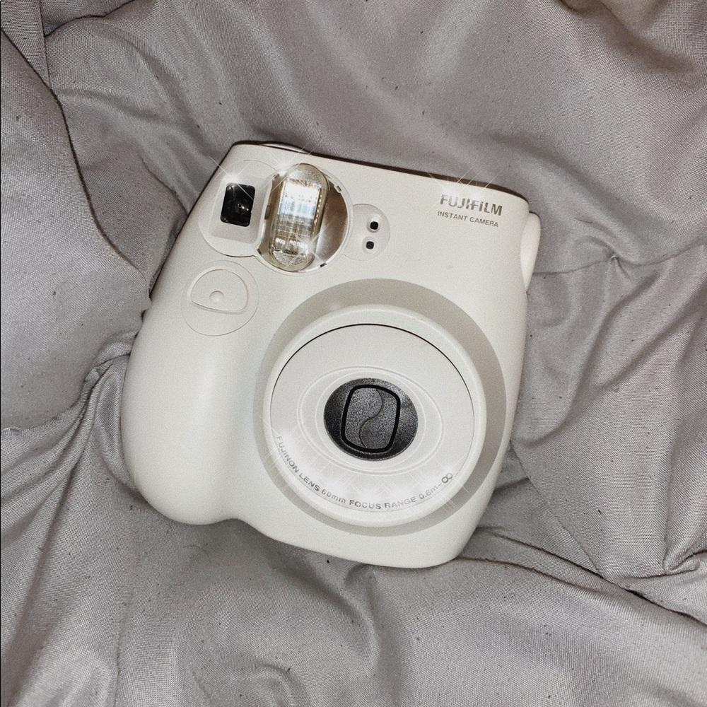 Insta Mini 7s (Polaroid camera)